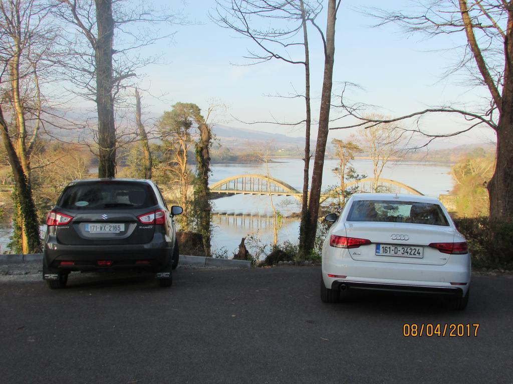 Watersedge Seaviews Hotel Kenmare Bagian luar foto